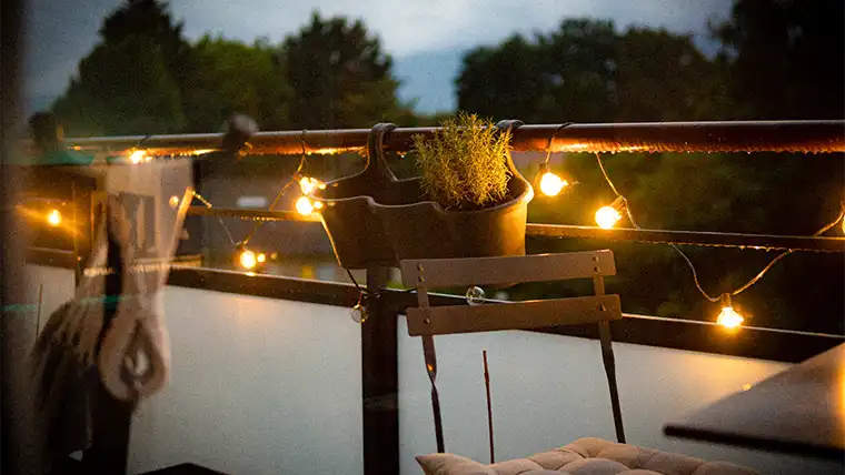 13 Simple Modern Balcony Lighting Ideas + Design Tips